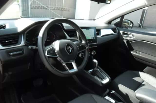 Renault Captur (2023) thumbnail 3