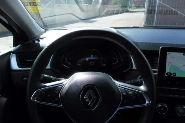 Renault Captur (2023) thumbnail 6