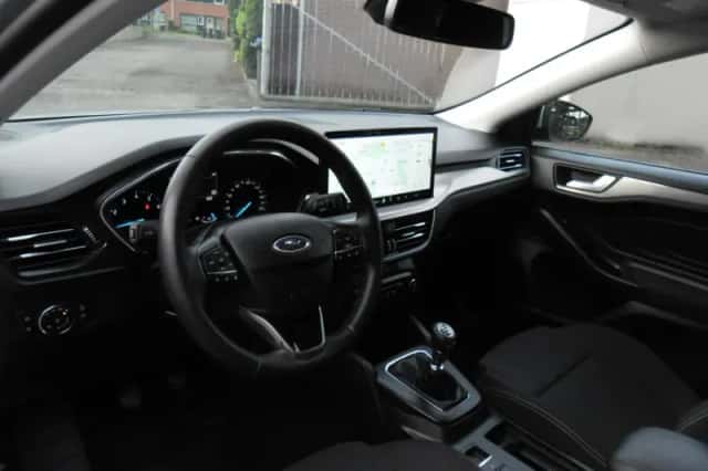 Ford Focus (2024) thumbnail 3