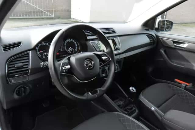 Škoda Fabia (2022) thumbnail 3