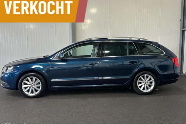 Škoda Superb (2015) thumbnail 2