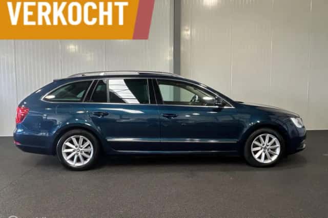 Škoda Superb (2015) thumbnail 3