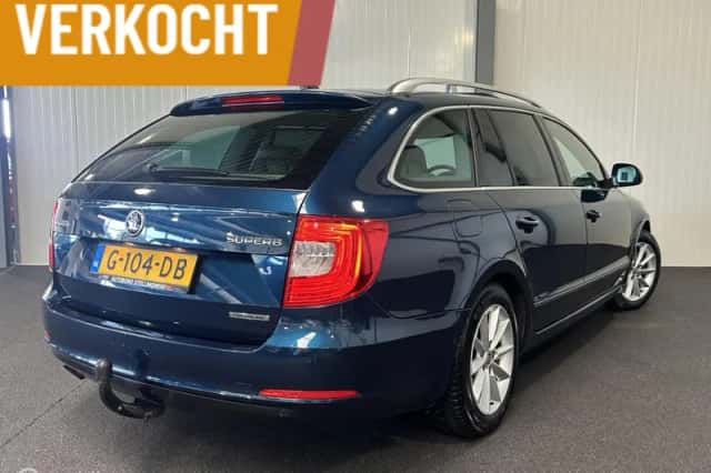 Škoda Superb (2015) thumbnail 4
