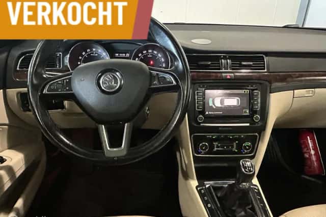Škoda Superb (2015) thumbnail 5