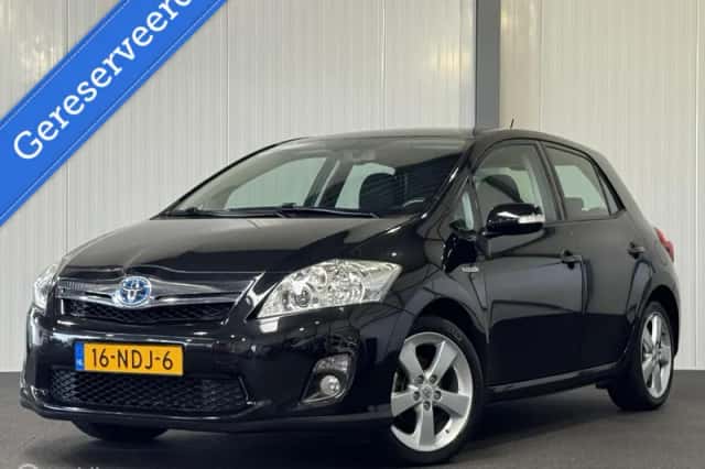 Toyota Auris (2010) thumbnail 1