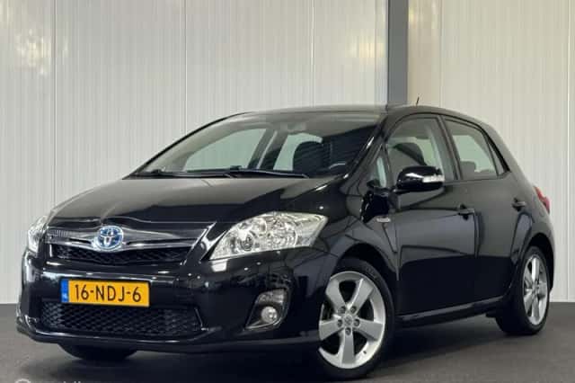 Toyota Auris (2010) thumbnail 1