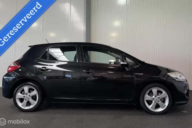 Toyota Auris (2010) thumbnail 5