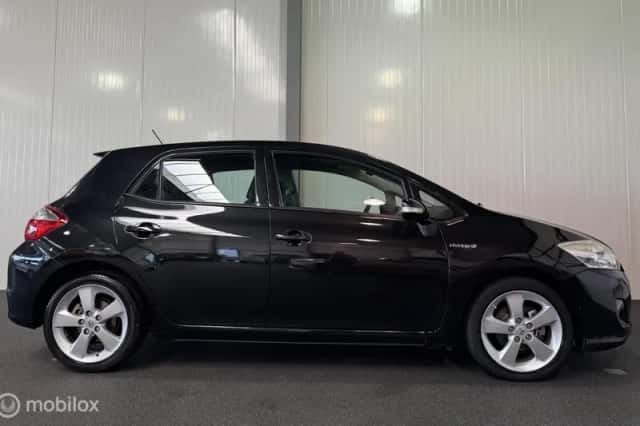 Toyota Auris (2010) thumbnail 5