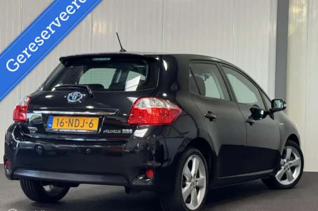 Toyota Auris (2010) thumbnail 6