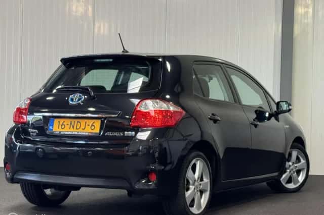 Toyota Auris (2010) thumbnail 6