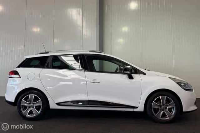 Renault Clio (2015) thumbnail 5