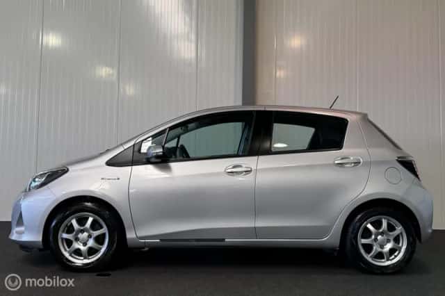 Toyota Yaris (2013) thumbnail 5