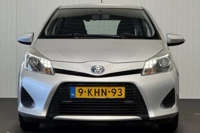 Toyota Yaris (2013) thumbnail 6