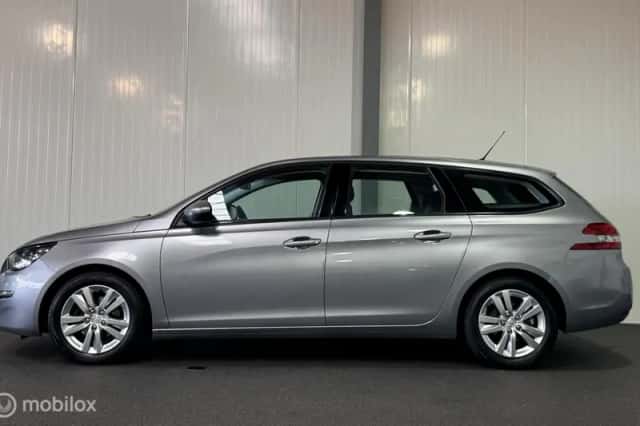 Peugeot 308 (2015) thumbnail 3