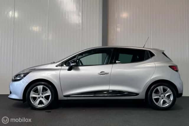 Renault Clio (2017) thumbnail 3