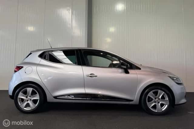Renault Clio (2017) thumbnail 5