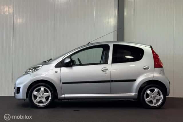Peugeot 107 (2012) thumbnail 3