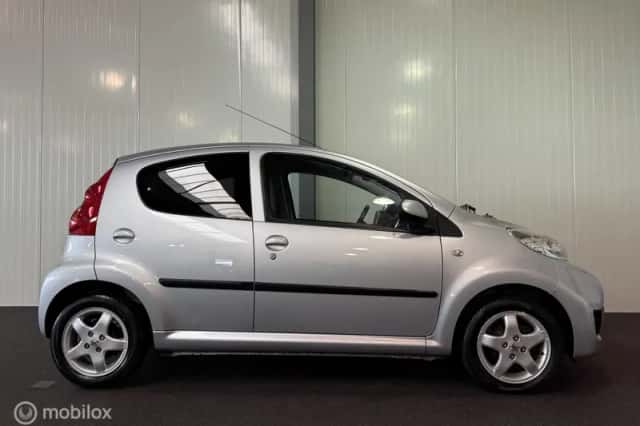 Peugeot 107 (2012) thumbnail 5