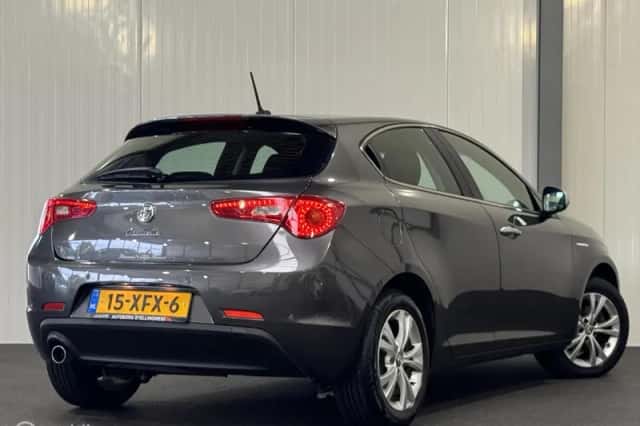 Alfa Romeo Giulietta (2012) thumbnail 6