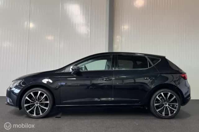 SEAT Leon (2014) thumbnail 3