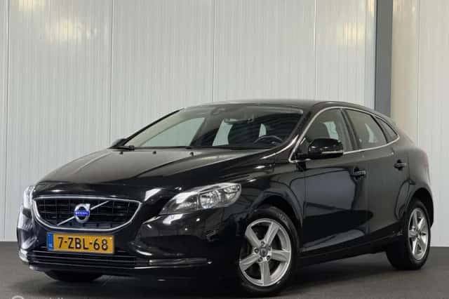 Volvo V40 (2014) thumbnail 1