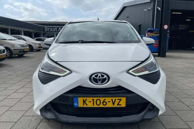 Toyota Aygo (2021) thumbnail 2