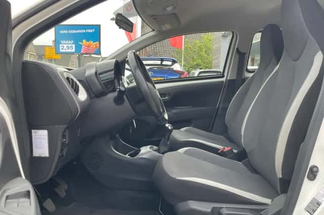Toyota Aygo (2021) thumbnail 4