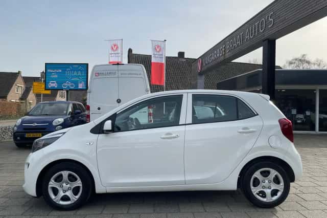Kia Picanto (2022) thumbnail 3