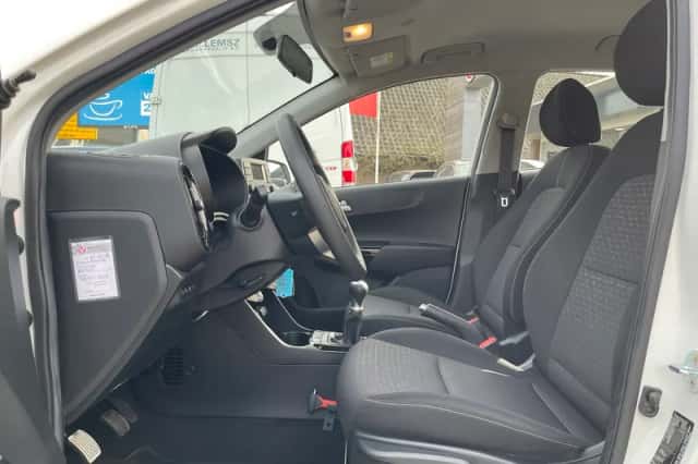 Kia Picanto (2022) thumbnail 4