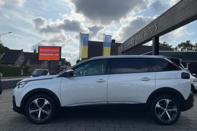 Peugeot 5008 (2017) thumbnail 3