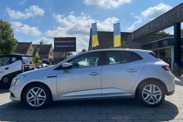 Renault Mégane (2016) thumbnail 3