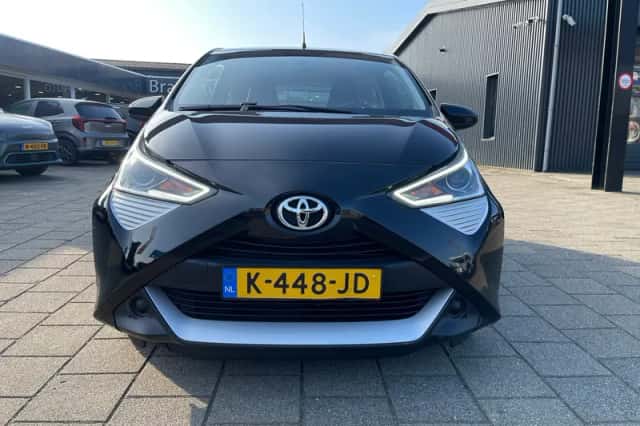 Toyota Aygo (2021) thumbnail 2