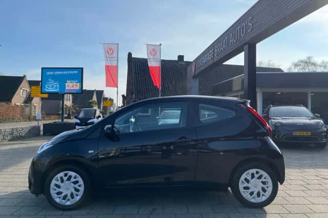 Toyota Aygo (2021) thumbnail 3