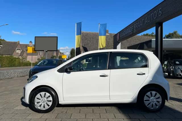 Volkswagen Up! (2019) thumbnail 3