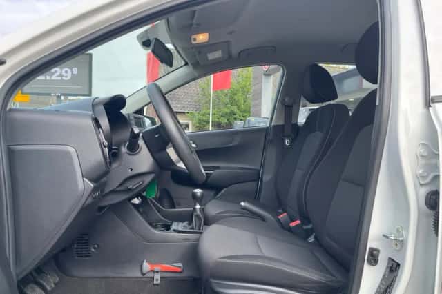 Kia Picanto (2022) thumbnail 4