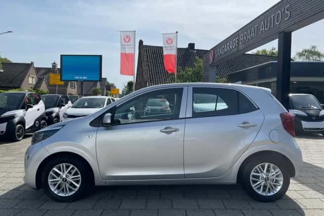 Kia Picanto (2023) thumbnail 3