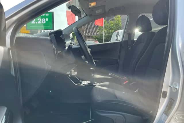 Kia Picanto (2023) thumbnail 4