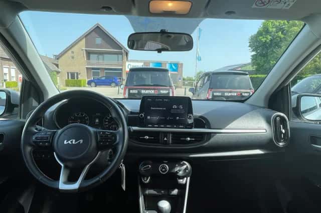 Kia Picanto (2023) thumbnail 6