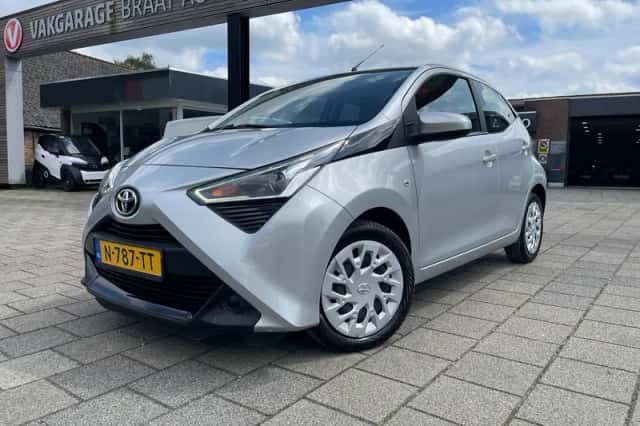 Toyota Aygo (2022) thumbnail 1