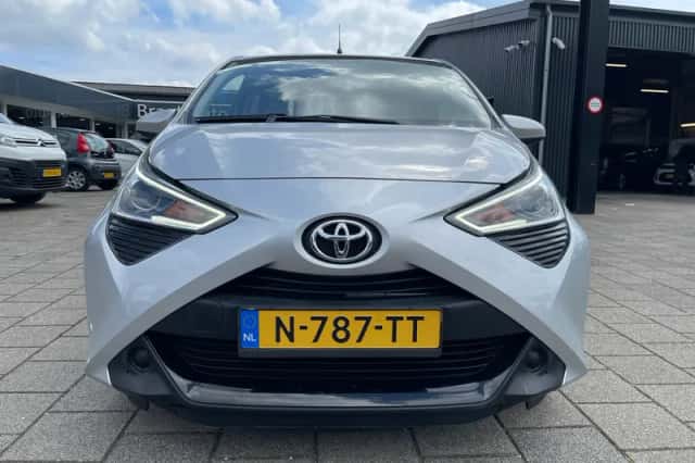 Toyota Aygo (2022) thumbnail 2