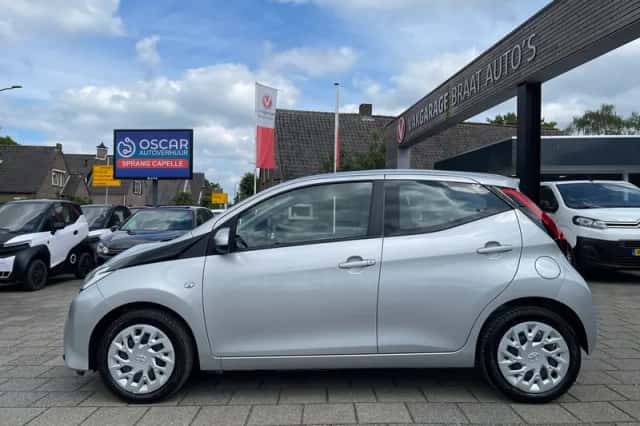 Toyota Aygo (2022) thumbnail 3