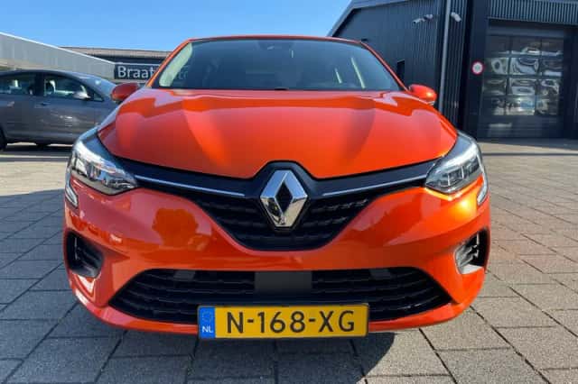 Renault Clio (2022) thumbnail 2