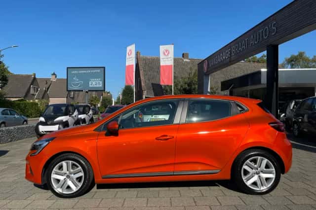 Renault Clio (2022) thumbnail 3