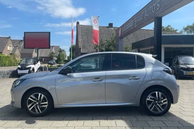 Peugeot 208 (2022) thumbnail 3