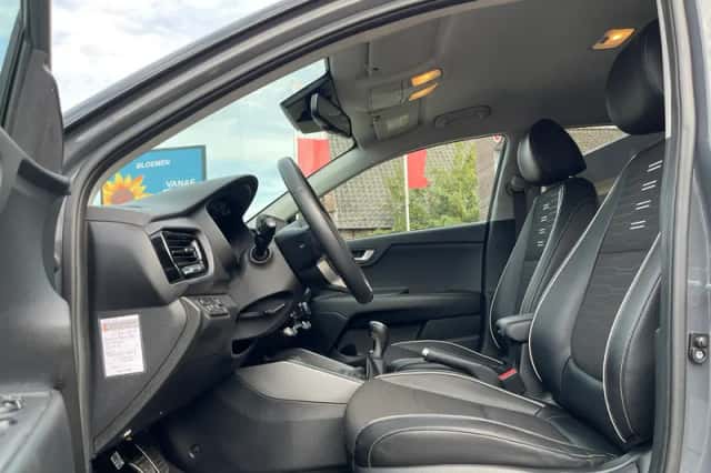 Kia Stonic (2022) thumbnail 4