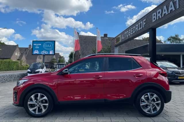 Kia Stonic (2022) thumbnail 3