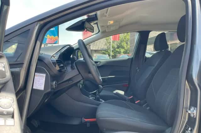 Ford Fiesta (2021) thumbnail 4