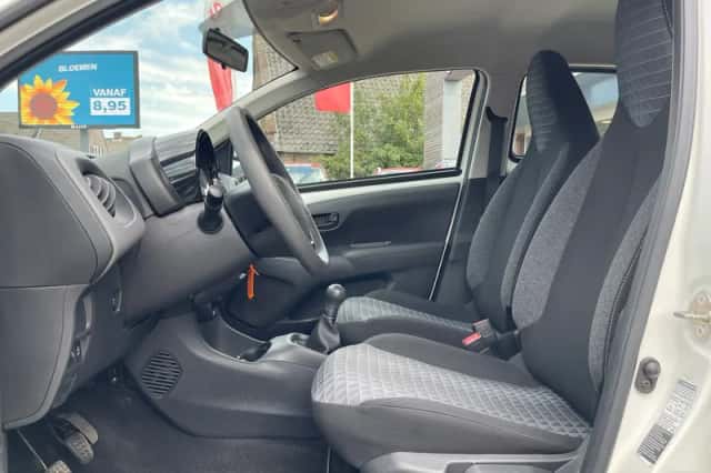 Peugeot 108 (2021) thumbnail 4