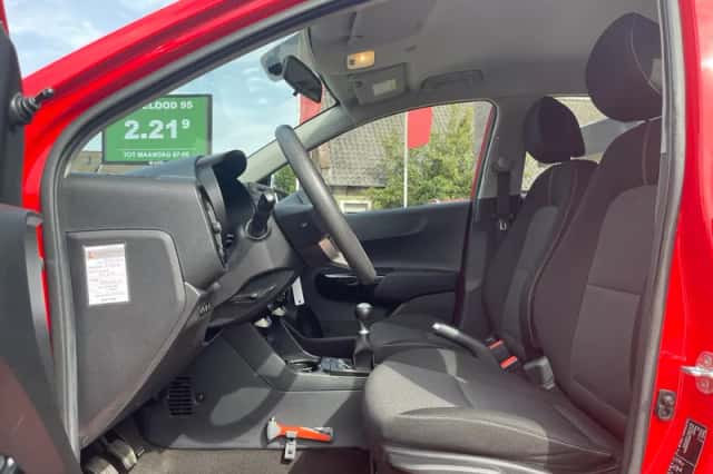 Kia Picanto (2021) thumbnail 4