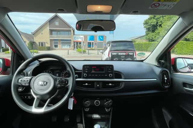 Kia Picanto (2021) thumbnail 6